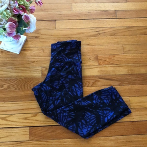 OLD NAVY‎ ACTIVE CAPRI PANTS SIZE SMALL💙🖤
